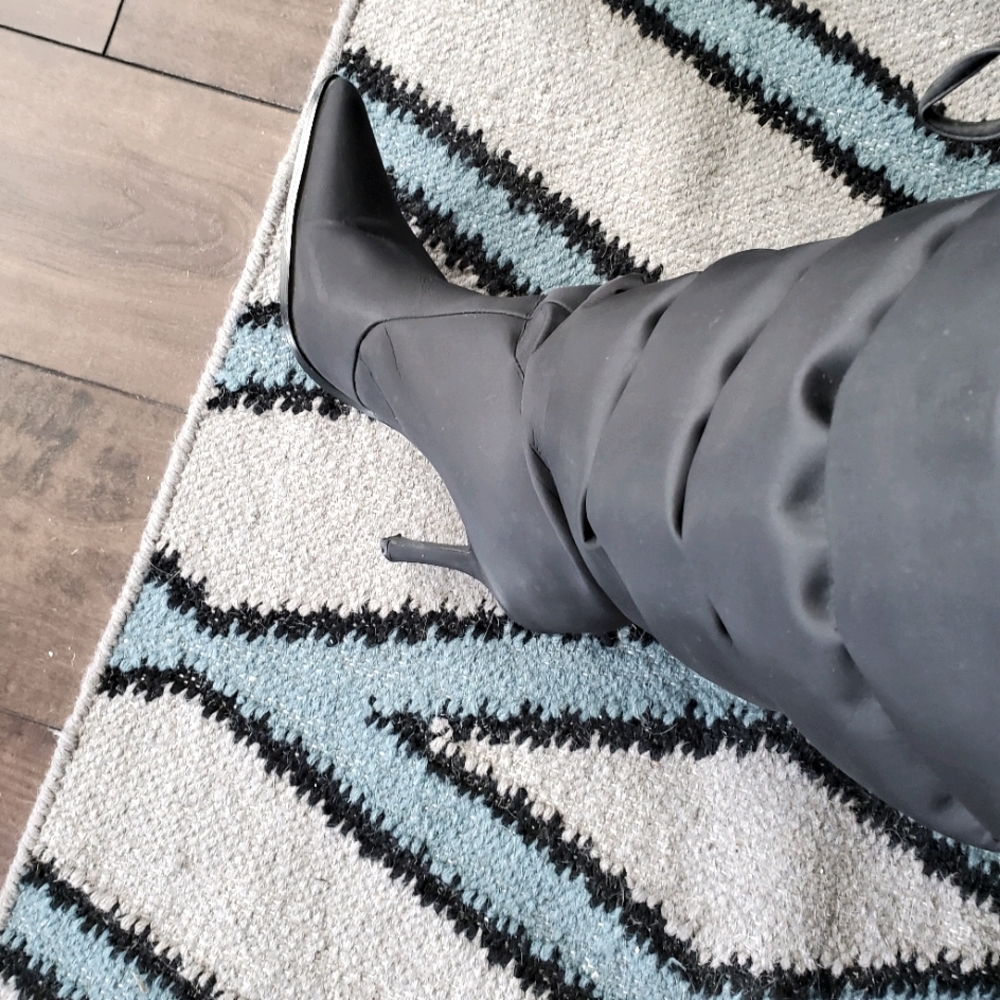 Black Puffer Boots size 8